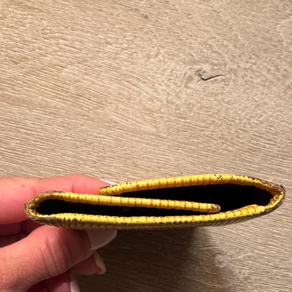 AUTHENTIC Louis Vuitton Yellow Epi Leather 6-Key Holder